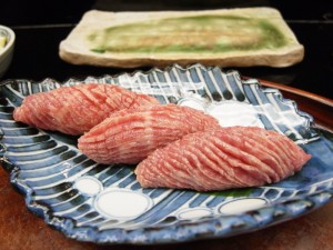 トモサンカク炙り肉寿司｜与太呂