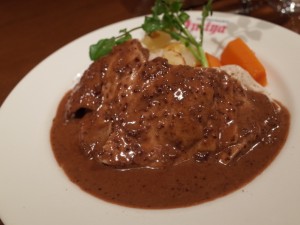 鶏の蒸し焼き粒マスタードソース｜レストラン大宮