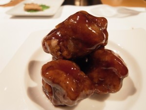 黒酢の酢豚｜バロンオークラ