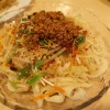 山西省の特産黒酢が利いたツルモチ超本格刀削麺