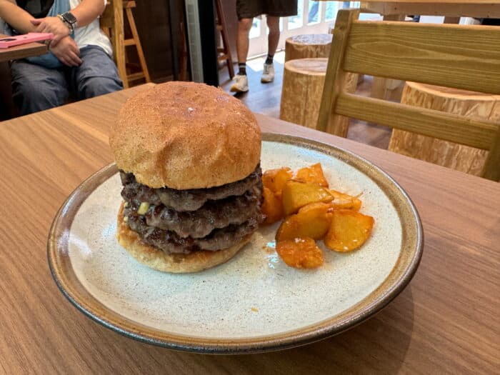 二度焼きする香ばしハンバーガー！