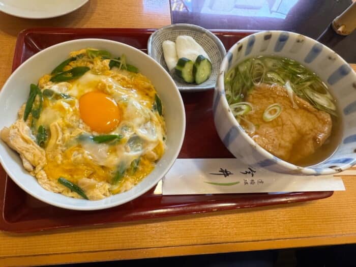 うどんの名店でいただく氷わらびとは？