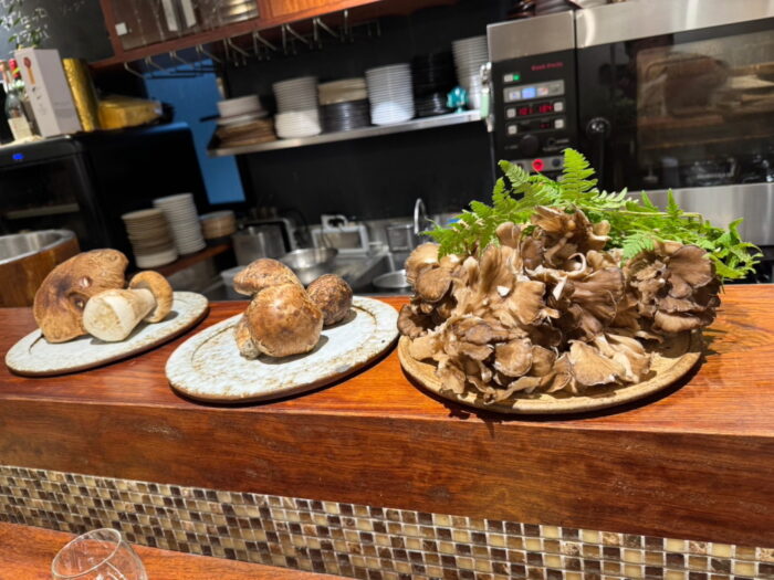 天然舞茸をあのイタリアンに持ち込み