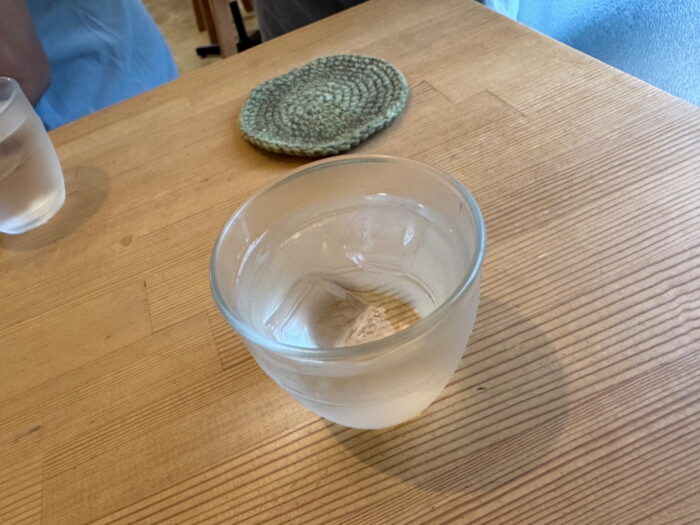 自然の中にある隠れ家カフェで朝ごはん