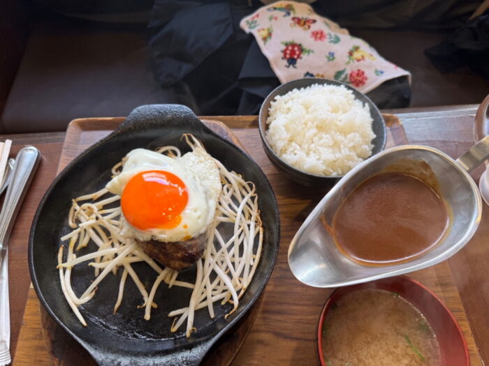 京都の老舗グリルでタンシチュー