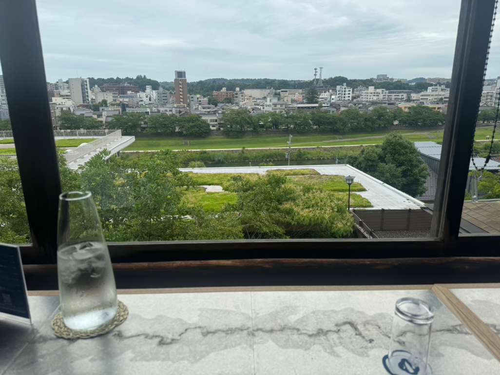 350年の歴史を持つ料亭で蟹粥御膳