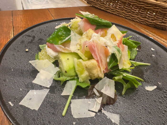 ２つの生地の食べ比べピッツア