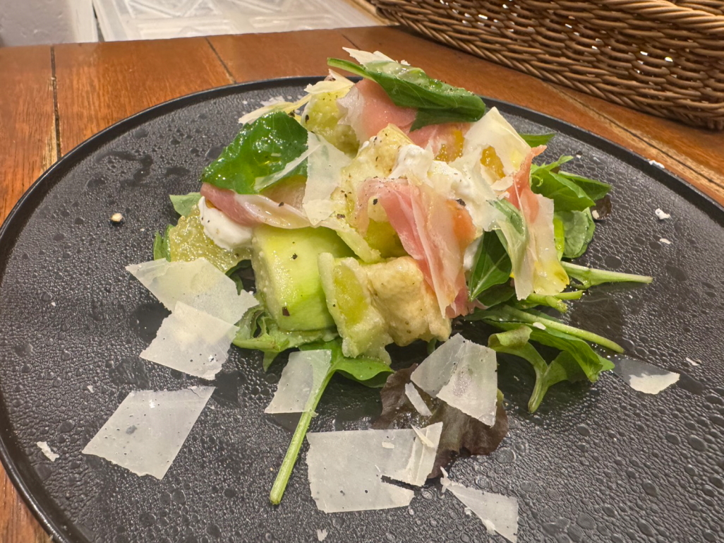 ２つの生地の食べ比べピッツア